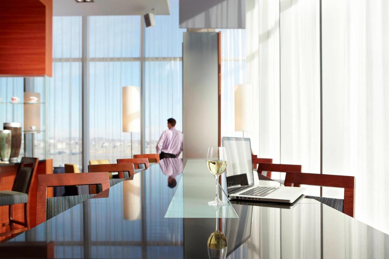 Marriott Montreal Airport In-Terminal Hotel Dorval Buitenkant foto
