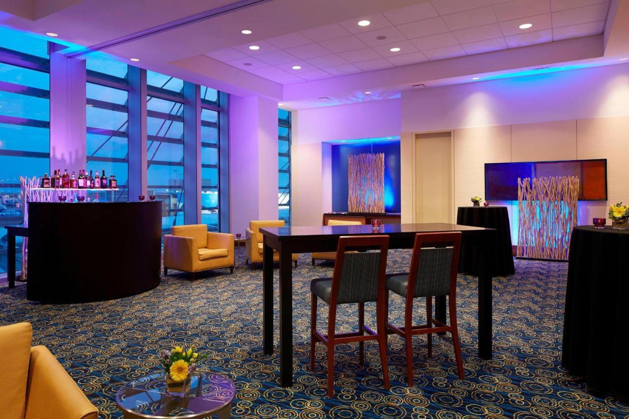 Marriott Montreal Airport In-Terminal Hotel Dorval Buitenkant foto