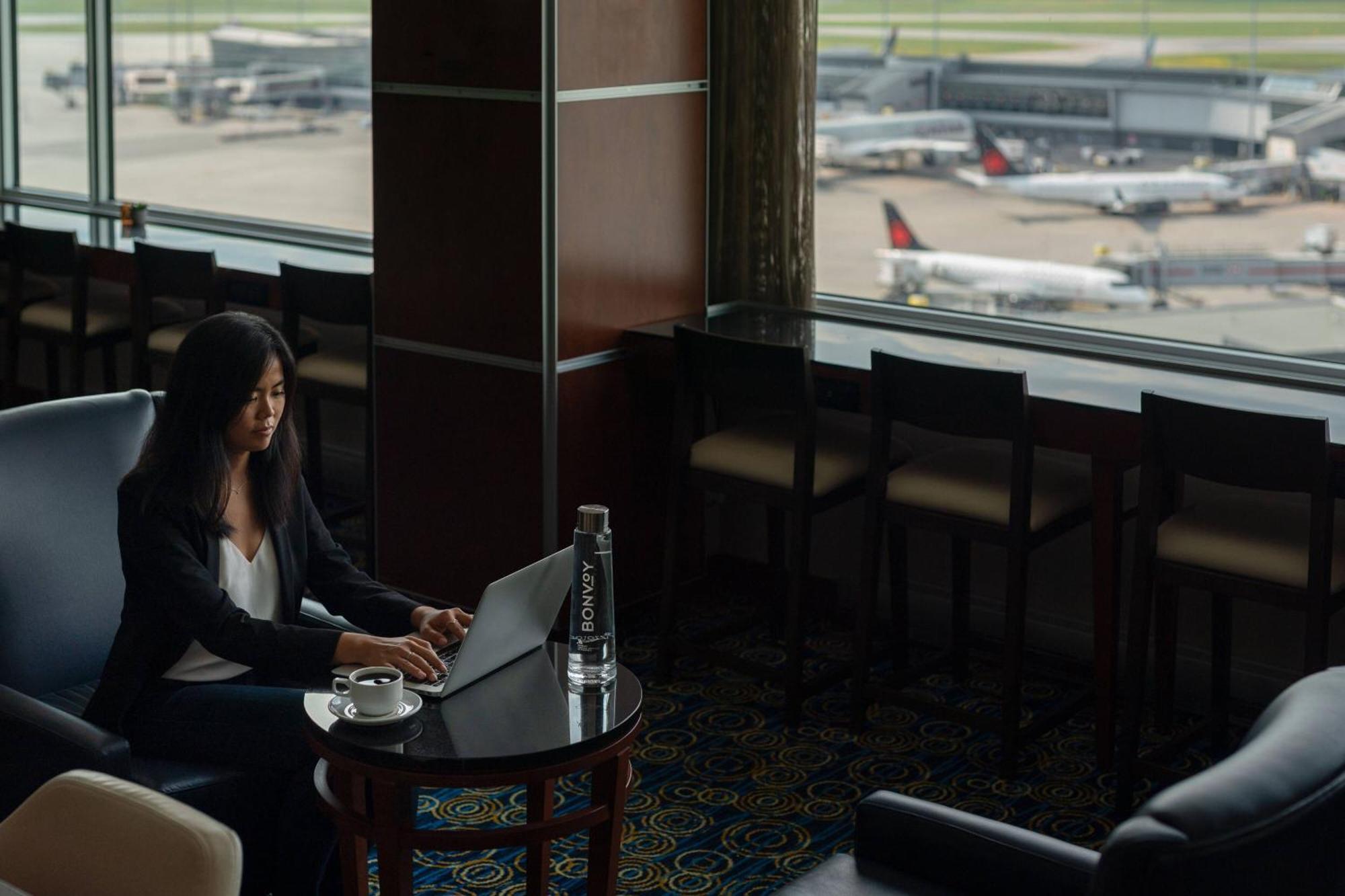 Marriott Montreal Airport In-Terminal Hotel Dorval Buitenkant foto